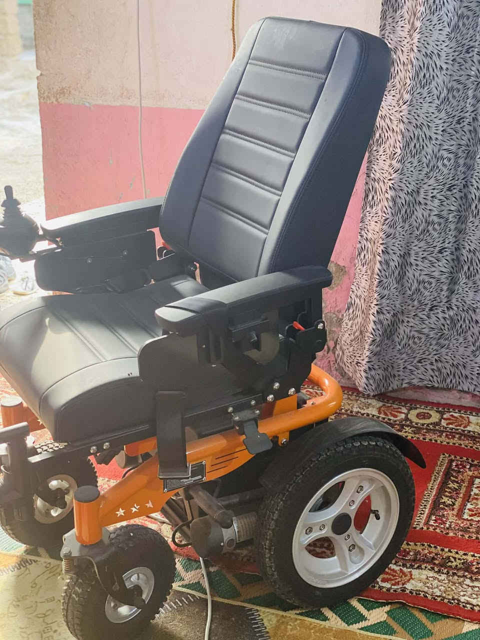 السلام عليكم
عربانه من ذوي الحتياجات الخاصه مال معوقين  العربانه نظيفه وجديده ما مستخدمه  العربانه شاصي 
+ دبل باتري يعني بترين 
للبيع السعر خاص  الرجاء التصال على الرقام التاليه 
***********
‏‪***********‬‏
