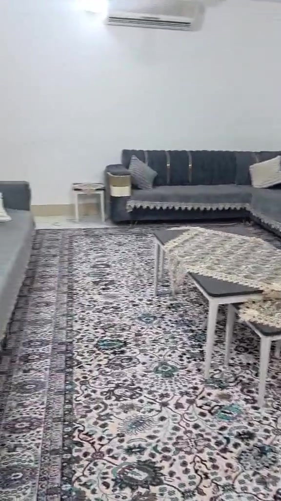 ديوان مستعمل قليل اخو الجديد 22 مقعد 11متر للبيع للاستسفسار مراسله عالرقم ***********
