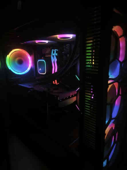 اسلام عليكم ورحمه الله وبركاته اخوان عندي PCللبيع كامل مع شاشه و ماوس و كيبورد مال كيمنك مواصفات واحد ع واحد 1\1 سبب البيع اريد اشتري سيارة

 

المواصفات 

1:المعالج Intel(R) Core(TM) i7-14700F (2.10 GHz)

2:ذاكرة الرام المثبتة  ‏‏16.0 غيغابايت (‏‏15.8 غيغابايت مستخدم)

3:نوع النضام نظام تشغيل بإصدار 64 بت ومعالج يستند إلى x64

هاي  مواصفات الوندوز 

4:الإصدار Windows 11 Pro

‏‏الإصدار 25H2

‏‏تم التثبيت في ‏31/‏10/‏2025

طبعا التفاصيل الرام 1تيره 

والعشوائيه ماعرف شنو اسمها 16GB

وبطاقه الرسومات 12GB

التجميعه ك شكل و اداء جبار طبعا الون اسود وال اناره RGB  السعر 

2.700.000 وبيها مجال بسيط مكانها بابل للتواصل ***********

ملاحظه\ بسيطة التجميعة تساعد المهندسين ع التصاميم وال اوتو كاد لان اني استعمل التصاميم بحكم شغلي واستعمال ال تجميعه شهرين فقط
