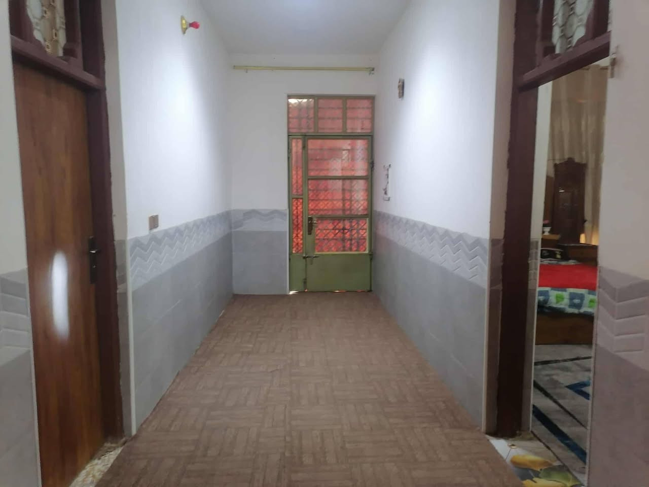 السلام عليكم بيت للبيع مساحه ٢٥٠م العماري شارع بيت ابو داخل ركن على شارعين بناء حديث ٢٠٢٥ يحتوي على ٢غرفه ومطبخ بارد وحار وترك +منور صحيات صاله كبيره واستقبال حديقه كراج سياره بيتونة كبيره ١٠×٤ +صطحين مع الأثاث للستفسار الاتصال على هاتف ***********
