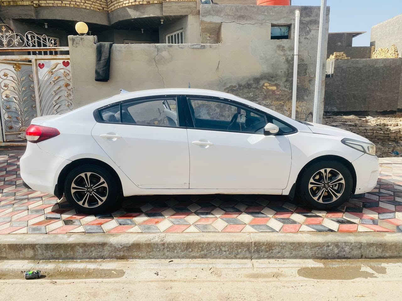 سيراتو موديل 2017 خليجي بيع او مراوس حسب القناعه  كير محرك تبريد خير من الله مقدم جديد رقم قادسيه بيهه 3 قطع المواصفات شاشه كامره اشاير بلمري ويل كب مكان السياره السماوه قضاء الرميثه السعر 108 وبيهه مجال 
***********
