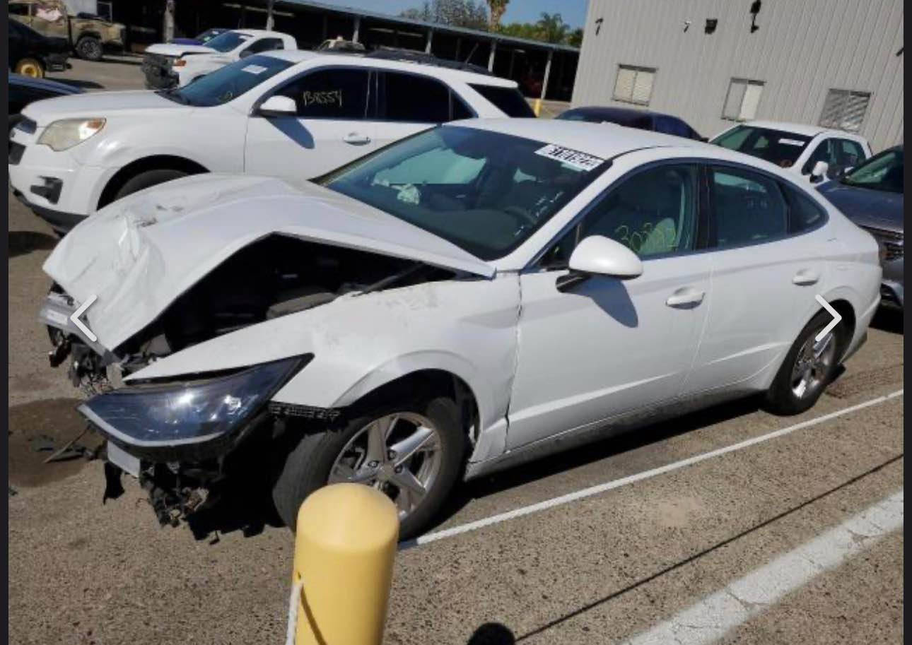 للبيع سوناتا 2021 
السياره بحاله كلش زينه 

المواصفات:
.محرك 4 سلندر 2.5
.كير لابتوب جديد 
.شاشه + كامره 
.تحكم بالمقود الي 🤖
.تحديد مسار 
.رادار
.تبريد قوي 
.فول مواصفات ما عدى الفتحه 

الملاحظات (للامانه)

.حادث بنيد + جاملغ من امريكا
. ضربه بل باب مثل ما موضح بل صوره
.شوي بارد بل جاملغ الخلفي 
.بيها طخه باب السايق و باب الصدر و الورا 

🔴كلشي موضح . السعر مقابل الحاله 
السعر / 150 ورقه 
للاتصال /*********** بغداد, العراق
