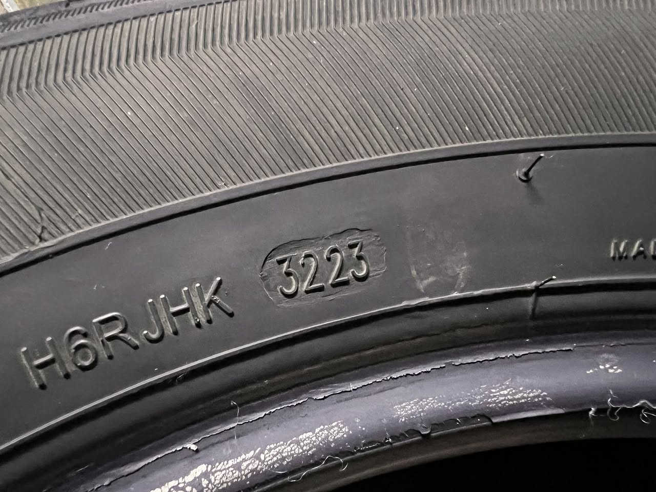 السلام عليكم

للبيع زوج تايرات مستعملات نظافه 90‎% 

الصناعة صيني سنه الصنع 23 

الحجم 225&65&17

السعر 75 الف دينار

للتواصل واتساب ***********
