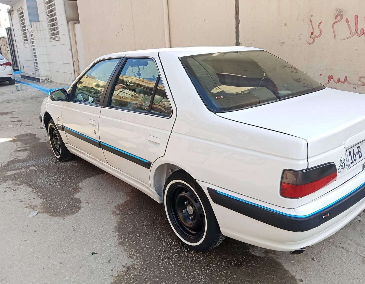 سلام عليكم من رخصة الادمن
بيجو بارص موديل ٢٠١١ سيارة خير من الله محرك كير مكفولة 
ما بيهة اي ضربة بيهة البنيد طاير ومرجعة نفسة ما لايح القمارة وبيهة خياس بلهلال الجاملغ الخلفي ومصلح 
سنوية جديدة بسمي رقم إنكليزي (السعر ٤٨)وبيهة مجال 
مكان السيارة /بابل شارع ٤٠ (***********)
