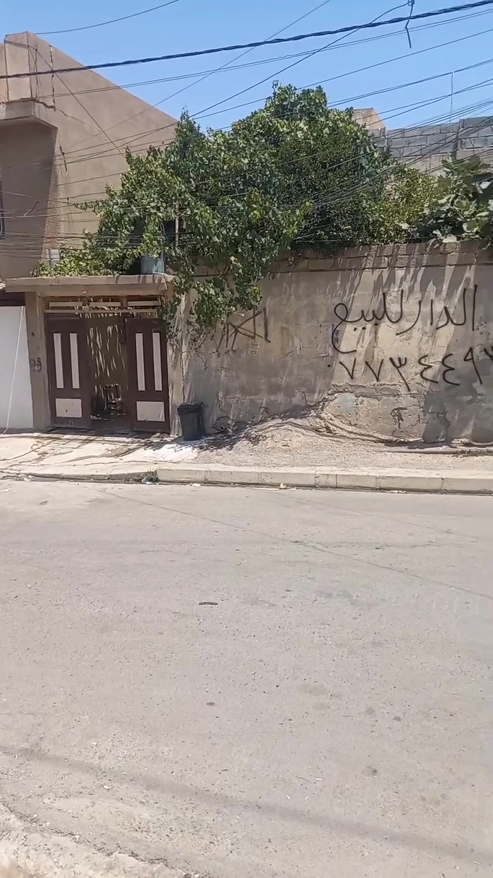 بيت للبيع في الايمن - حي الأصلاح الزراعي قرب شارع الوسط
تفاصيل البيت مساحه 310 واجهه 15 متر

يحتوى 4 غرف نوم وهولين واستقبال وحديقة كبيرة

للاستفسار ***********
