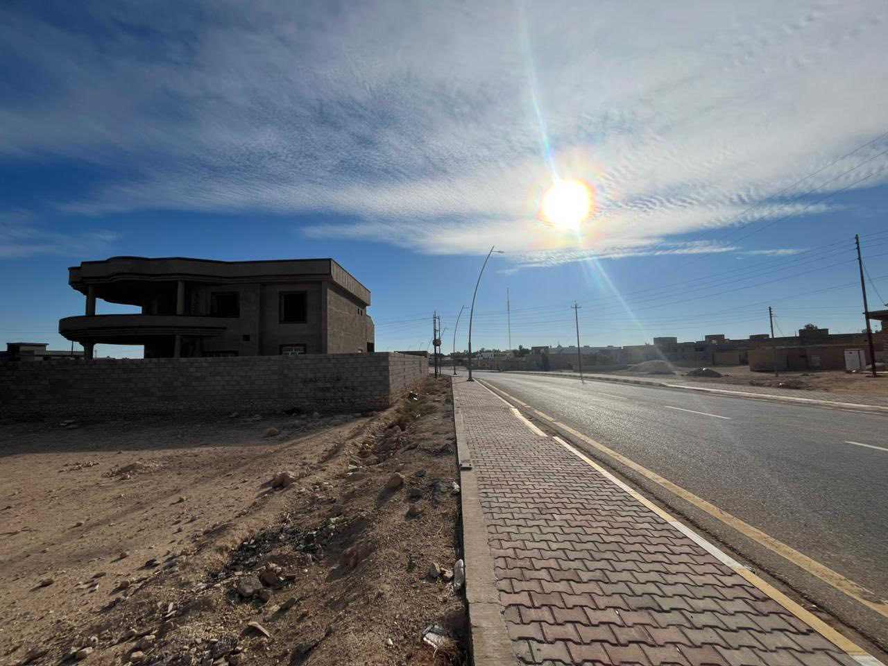 السلام عليكم
دار للبيع 
مساحته ١٠٠٠ م ركن على ٣ شوارع
ناقصه لمسات اخيره ويكمل
مكان الدار بلقرب من ديوان معالي الوزير خالد البتال
للاستفسار التواصل على الرقم ***********
