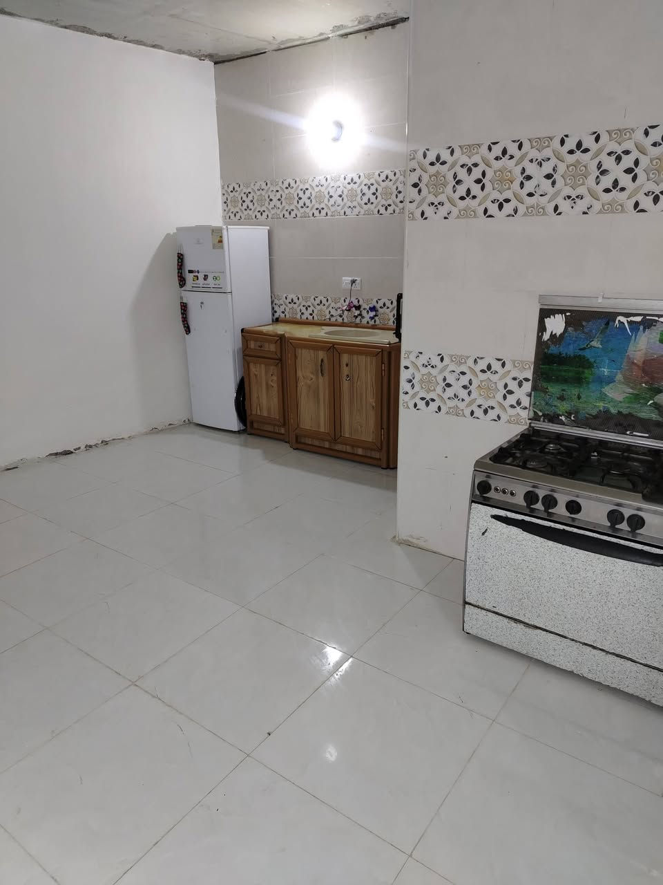 سلام عليكم بيت البيع في الحكيم موقع ممتاز🛣️
قريب على محطة الواسطي قريب على شارع كونيش👍
مساحة 143م وجه ٥ ونص ونزل 26م👷
طرمه كبيره  ١١م ونص🚗
يحتوي بيت على استقبال ٥×٥ونص👍
وهول كبير ومطبخ👍
وغرفه نوم👍
***********
