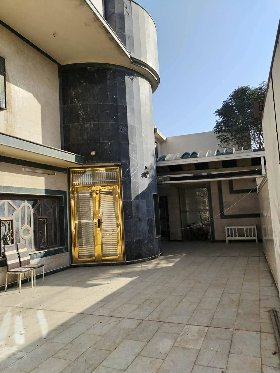 السلام عليكم منزل للبيع مساحه ٣٢٠ المهندسين قرب شارع٨٠ الاستفسار الاتصال على الرقم ***********
