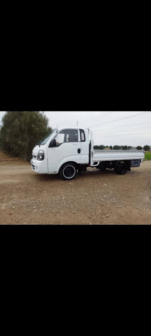 سلام عليكم سيارة كيا حمل موديل 2015 رقم بغداد باسمي انكليزي سياره نضيفه مال جناي تخم تاير محرك كير اكسن كله جديد شاصي حيل نضيف دواخل كشنات نضيفه تتفأه تبريد كله شغال تحويل ثاني يوم   عنوان التاجي (   *********** )
