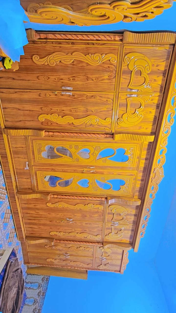 سلام عليكم غرفه اخشاب صاج عراقي جديده استخدام اقل شهر تقريبا بعدها بجيسها
*********** السعر والتفاصيل متواجد فيس واتساب
