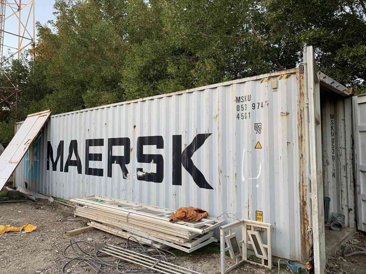 سلام عليكم حاويه للبيع ١٢متر للستفسار التصال على رقم***********
