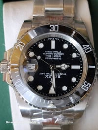 ساعة غوص رائعة من ماركة معروفة، تتميز بتصميم كلاسيكي وسوار من الفولاذ ...