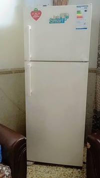 ثلاجة للبيع شرط شغالة و نضيفة حيل واتساب فقط 07729185503