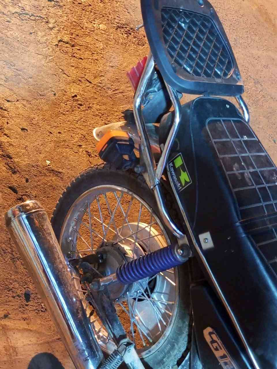 السلام عليكم دراجة ارشة أربعة كير للبيع نضيفة كاعدة حلوة كهربائيات شغالة اشاير بكلايتات أوراقه ضايعة جانت مخزونة موديل 2017 اعيد جانت مخزونة سعرهة 400 وبيهة مجال بسيط للاستفسار ***********.     او.    ***********.  المكان بغداد حي العامل
