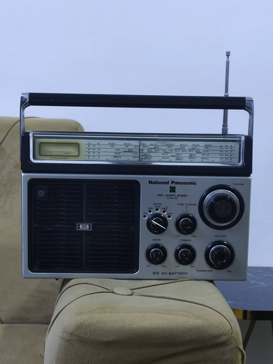 سلام عليكم راديو ناشانول باناسوك نضافه 98%شغال باتري كهرباء 4باتري كبير  يحتوي على 5موجات سحب ممتاز يوجد توصيل لجميع المحافظات ***********
