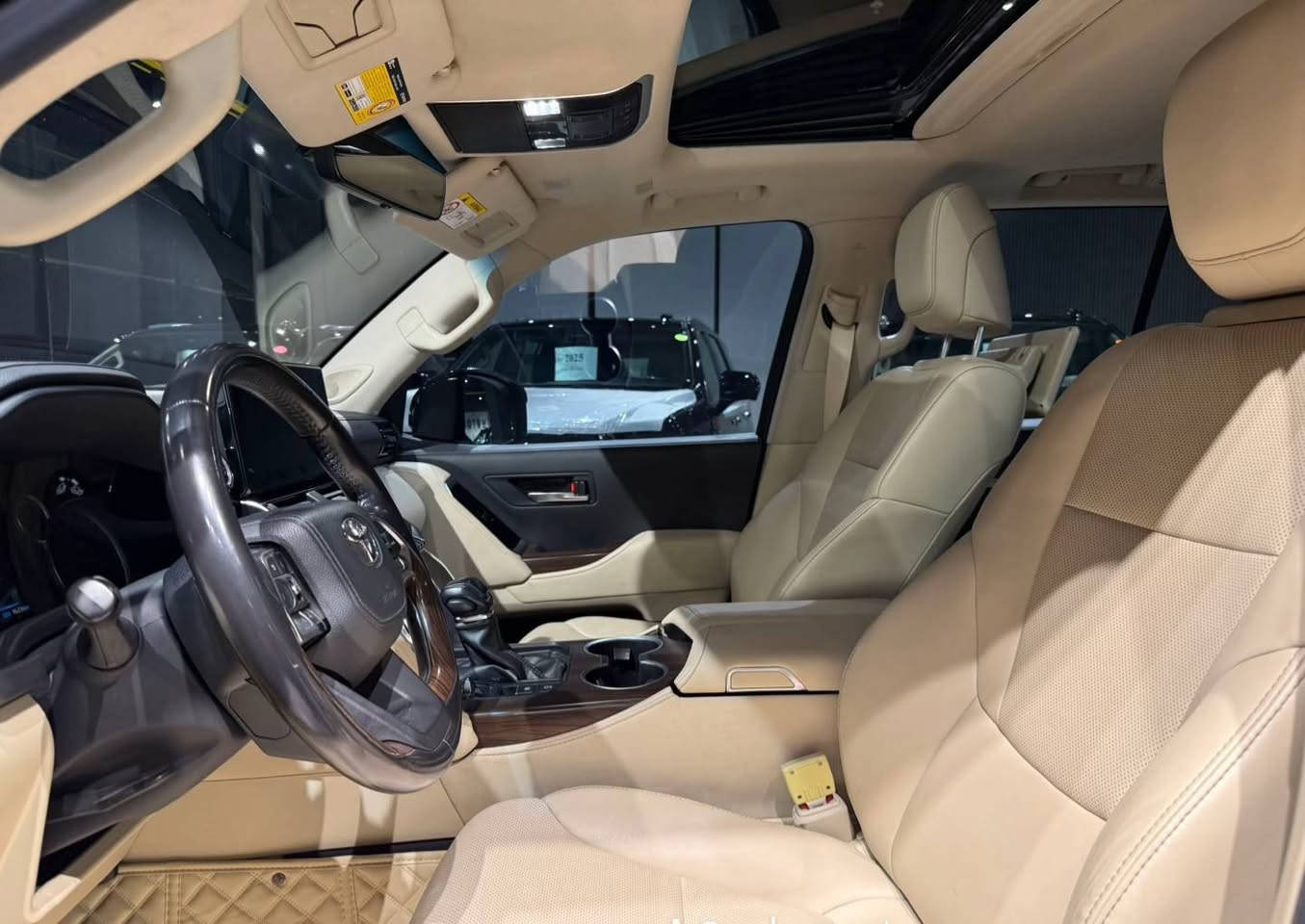 تۆیۆتا لاندکڕۆز 2022 مواسەفات GXR
سفری شەریکەی جیهان
مەکینە توین تۆڕبۆ
هەموو سێرڤزەکانی لە شەریکەی جیهان بۆ کراوە
پێش و پشتی کراوە بە 2024 و بلاک ئیدیشن
تەنها 97 هەزار ڕۆشتووە 
کامێرا 360 ڕاداری لاتەنیشت 
کوشن سارد و گەرم 
سلایت 
حاسە پێش و پشتی 
بەسمە شەغال 
ڕاداری لاتەنیشت 
زۆر مواسەفاتی تر 
هەزە و سەنەوی نوێیە بەناوی خۆمەوەیە

یەک پارچەی هەیە
گێر و مەکیەنەی بەشەرت 
هیچ کێشەیەکی تێدا نییە 

ژمارەی خاوەنەکەی 
***********
