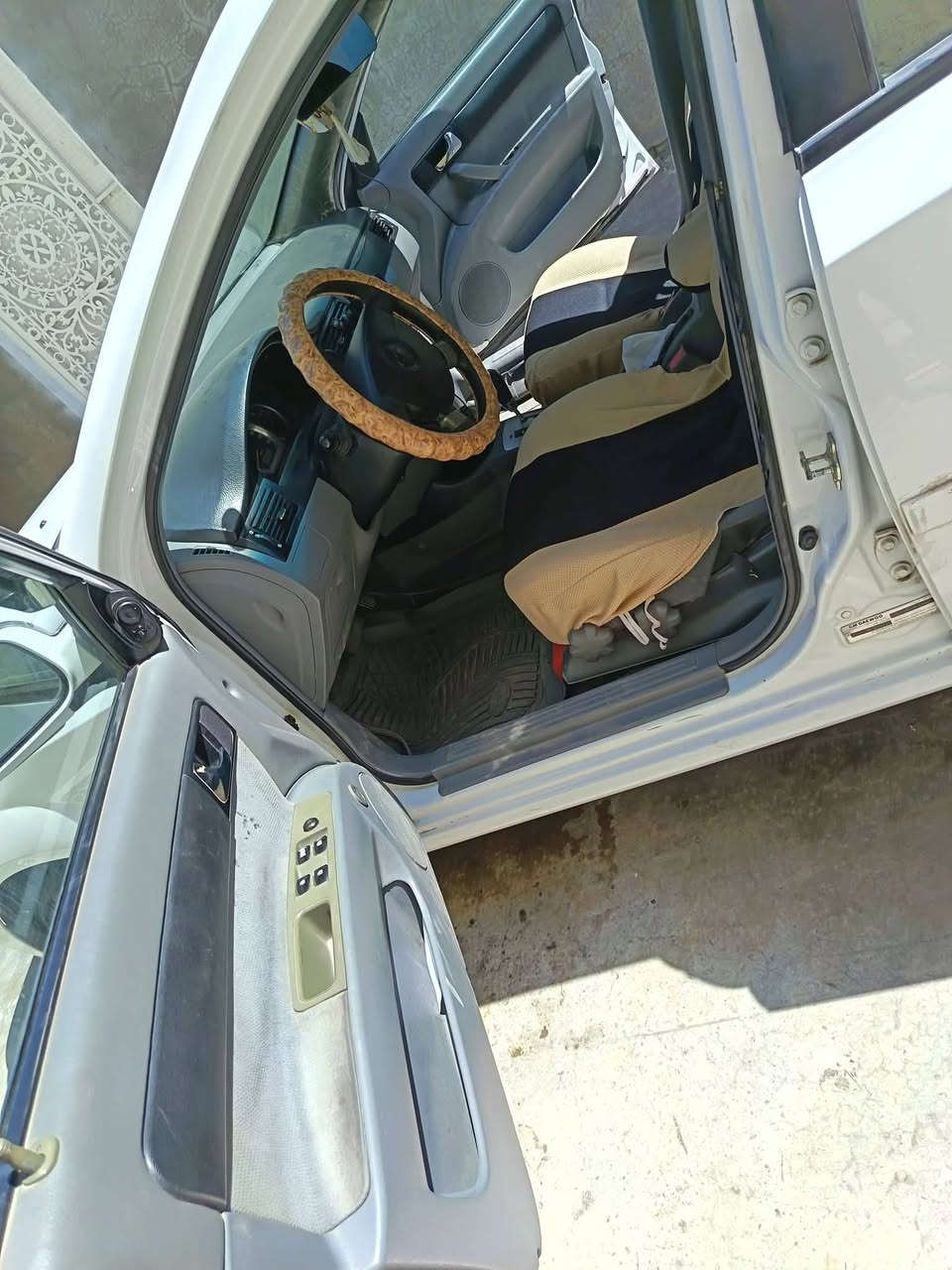 اوبترا 2011
رقم شمالي 
سنويه 2028باسمي 
بيهة قطعتين صبغ 
عنوان ديالى المقداديه 
***********
السعر 82
