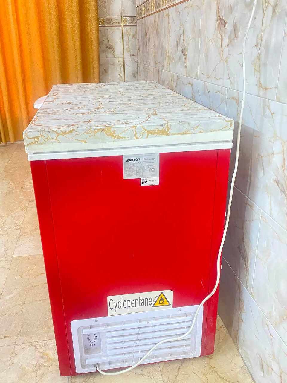 سلام عليكم للبيع كاونتر مع طباخ منضدي واوفن جديد ونظيف استعمال بسيط مع مجمده حجم وسط ايضاً نظيفه وجديده للاستفسار *********** العنوان الغزاليه شارع الضغط
