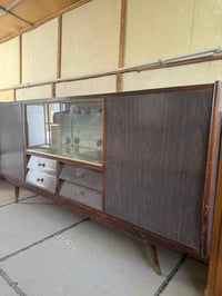 بوفية انتيكا بس كلش جديدة مابيهة شخط صارلهة اكثر من ٤٠ سنة معتزة بيهة ...