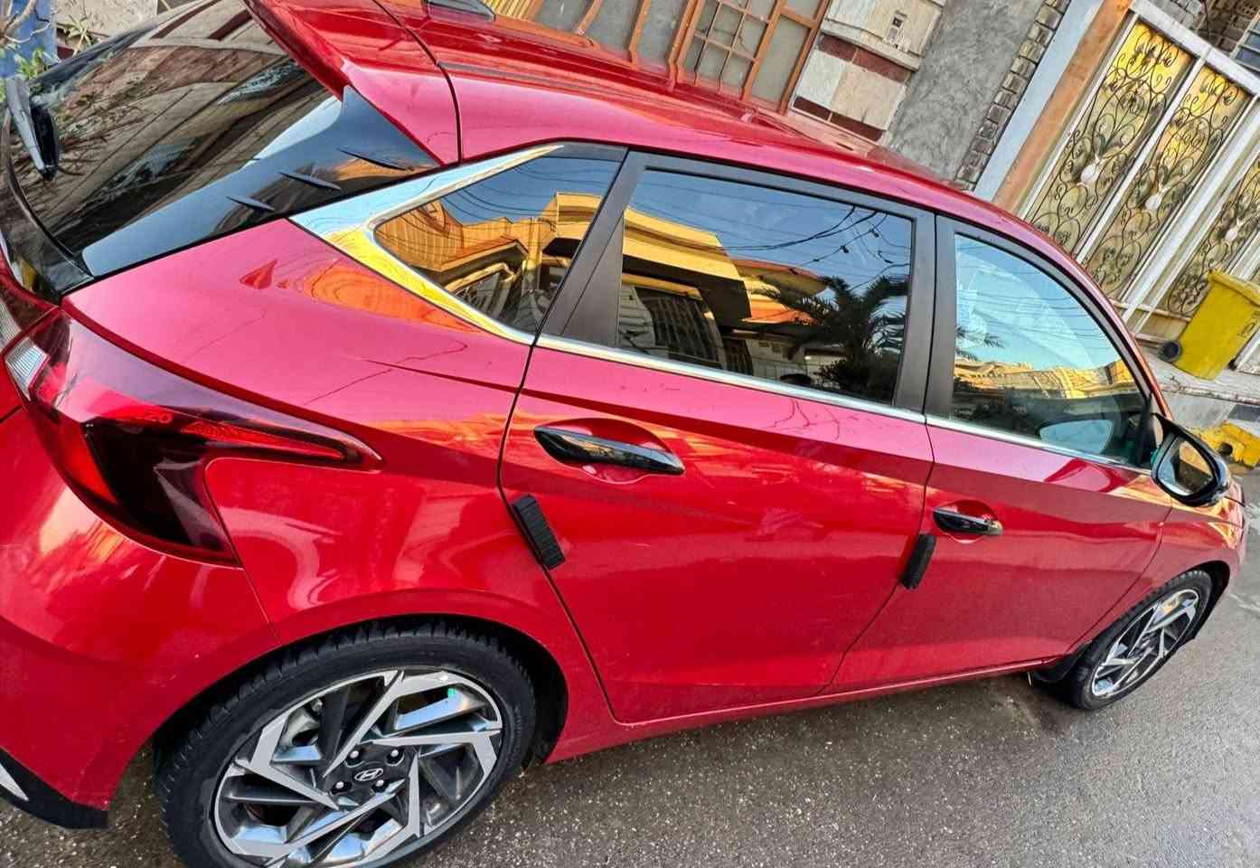 هونداي i20-2023 تراهم مراوس 
1-رادار 
2-حساسات امامي خلفي
3-شاشة 9انج
4-كامرة دوارة
5-جام اوتو
6-لايت اوتو
7-اوتو هولد
8-كشنات حضن قماش
9-رقم بغداد
10-سنوية جديدة وبسمي تحويل بنفس اليوم
11-ماشية بس 34
12-صبغ بس بنيد اثر شخوط
13-ثلاث أنظمة قياده 
14-تحكمات استيرن
15-تحديد سرعه
مكان بغداد بلديات 
للاستفسار اتصل ***********
