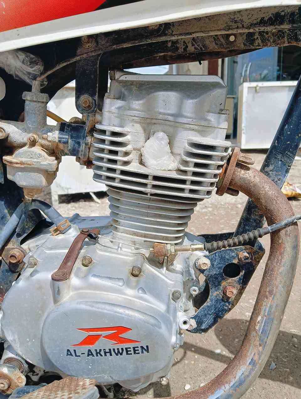 دراجة  محرك رابيدو نظافة خير من الله تايرات 2 جدد كلچات جديدة بنزات جديدة تسحگ سحگ شغل وامشي السعر 375 ألف وبيها مجال للشراي مكاني قضاء المدينه ***********
