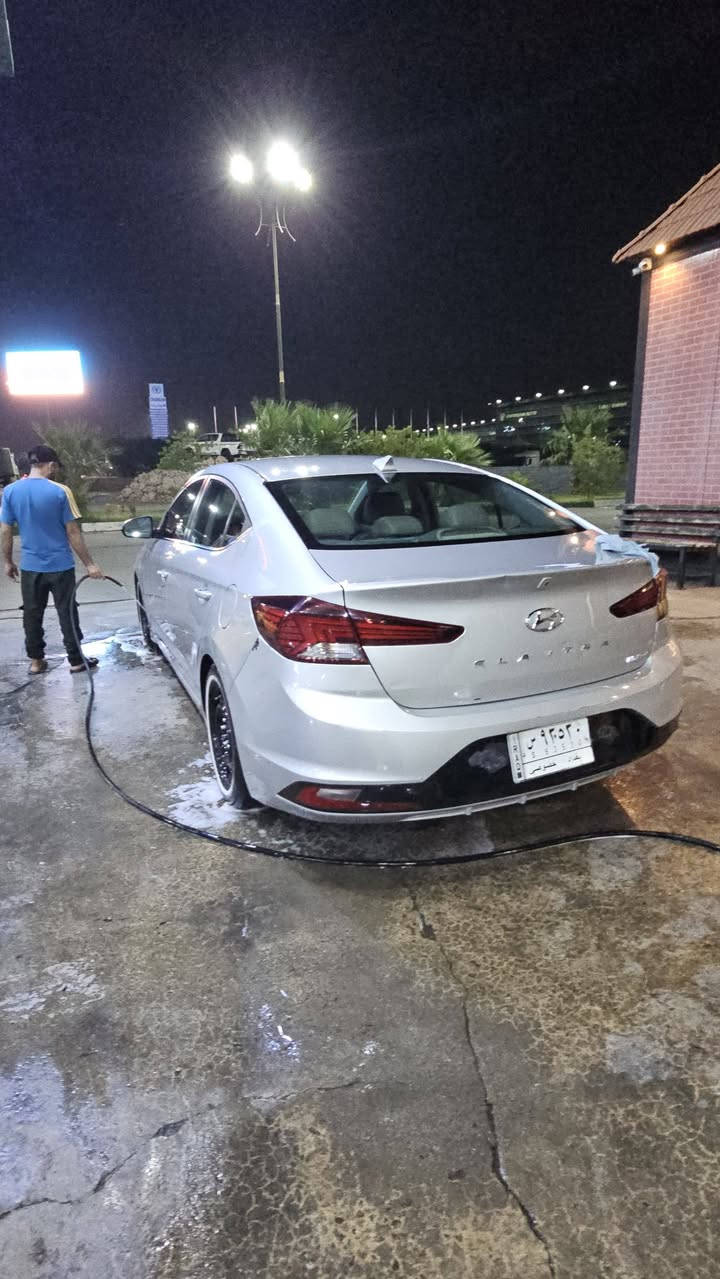 السلام عليكم سياره موعوقين تصير حره ٢٧ شهر الرابع هاي صورها السياره فول  مديل 2020 سعر ١٢٠ وبيها مجال رقم ***********

