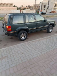 جيب شيروكي موديل 1994صدر جديد كير جديد محرك جديد محور بطه 3000بطنه ارا...