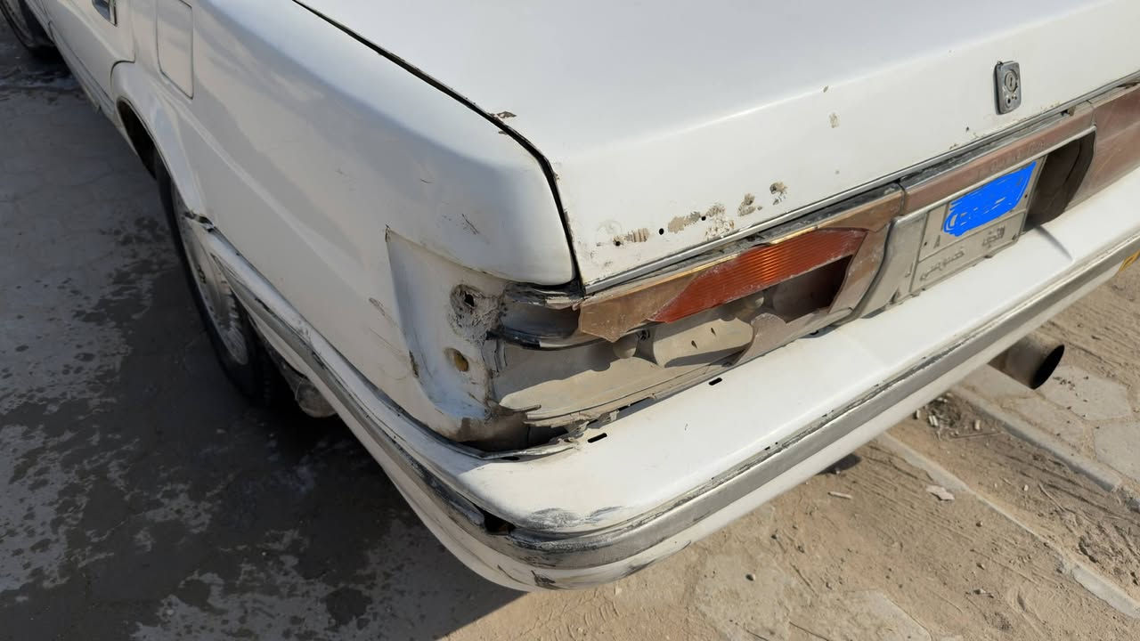 السلام عليكم مكلف بالنشر 
 للبيع فقط 
كراون هارتوب موديل 1991 مصبوغة عام للجمالية السيارة بيها جاملغ خلف السايق معدل بارد و مصبوغ على كدة والسيارة بيها ملاحظات مبينة بالصور رقمها نجف الماني ومالكها موجود بالنجف ابيعلك اسويج تجي وتشوف مكان السياره نجف  
رقم صاحب السيارة  ***********
