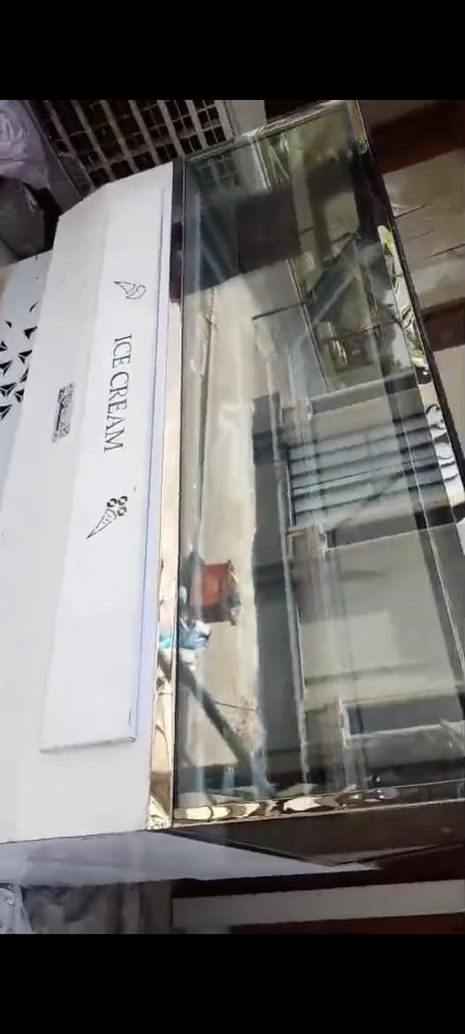 عاريضة آيس كريم  إيراني قياص 2متر تجميد كامل شرط شغل كامل كربايي سنكل درجة ناقص 24
*********** واتساب ***********
