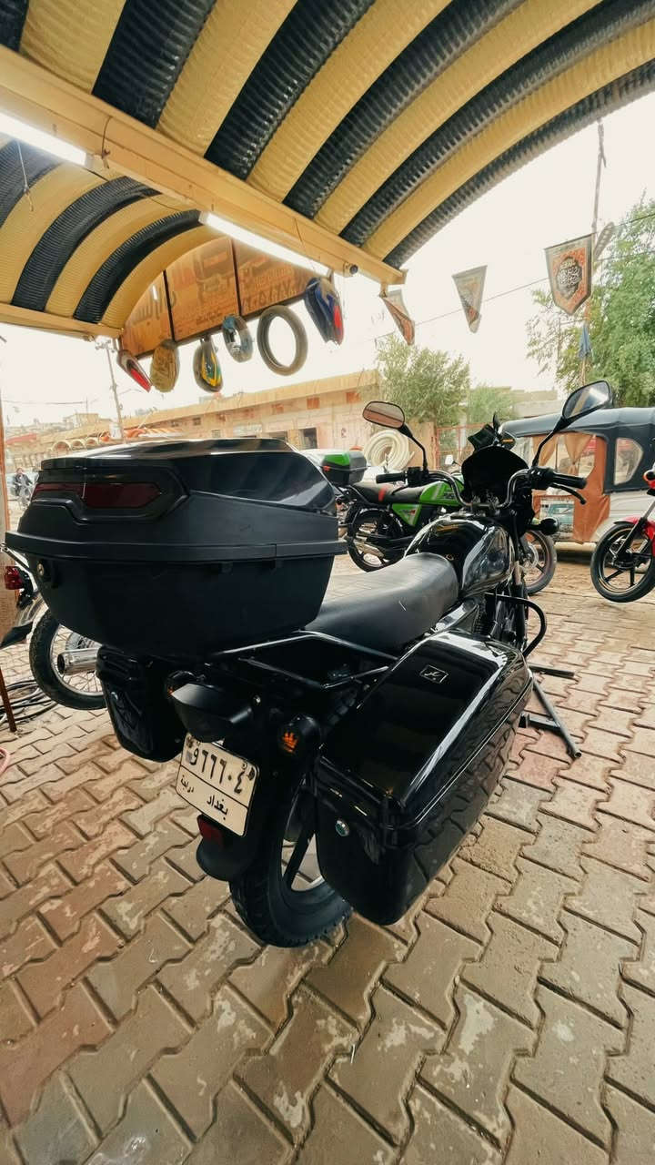 يالله السلام عليكم العبد يحيكم 🫡
دراجة بوكسر كلاسك للبيع موديل 2023 كاملة والكمال لله
كل نقص مابيها جيب فيتر وفحص محرك 150 سي سي شرط برغي مامفتوح بيها رقم ديالى سنويه ولوحات  دبل سويج عداد نمر شغال بانزين شغال اشاير بلوجكتر درع الون اسود 🖤
عنوان ديالى الخالص قرب فلكة مصطفى جواد 📍
واتساب ***********
اتصال ***********
