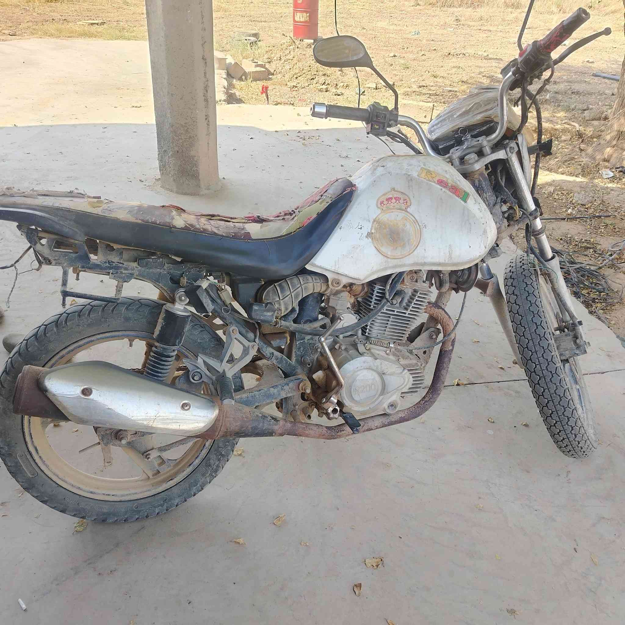 سلام عليكم موطور امزت عالي موديل 17 دراجه عوزها شغلات وترتيب تجي تفحص وتاخذ  سعر 400 بيه مجال للستفسار اتصل ***********
