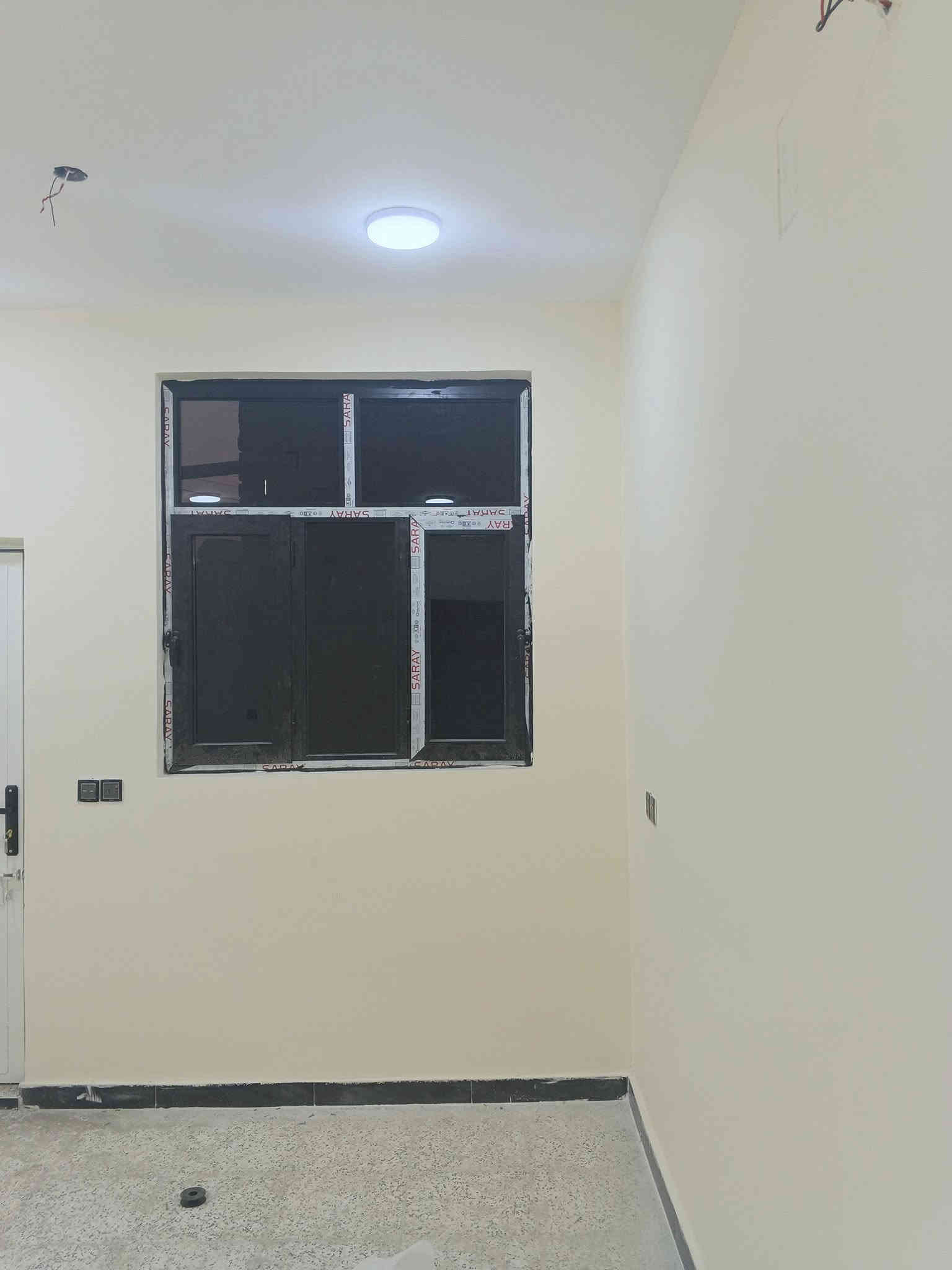 بيت للبيع ركن على ساحة خضراء وشارع 20 مساحة 160 متر 
في منطقة #حي_الحوراء (زين القوس ) قرب الحشد 
🔴#السعر 125 مليون 

بناء حديث غير مسكون يتكون من طابقين:

#الطابق_الأول مكون من ( استقبال+ مطبخ+ صاله+ غرف نوم عدد 2 + صحيات داخليه وخارجية+ منور يحتوي على باب مطل على الشارع الثاني)

#الطابق_الثاني غير كامل مكون من ( 3 غرف نوم + صالة + صحيات+ سطح ثاني) 

للتواصل مراسلة الصفحة أو الاتصال:
📍***********
