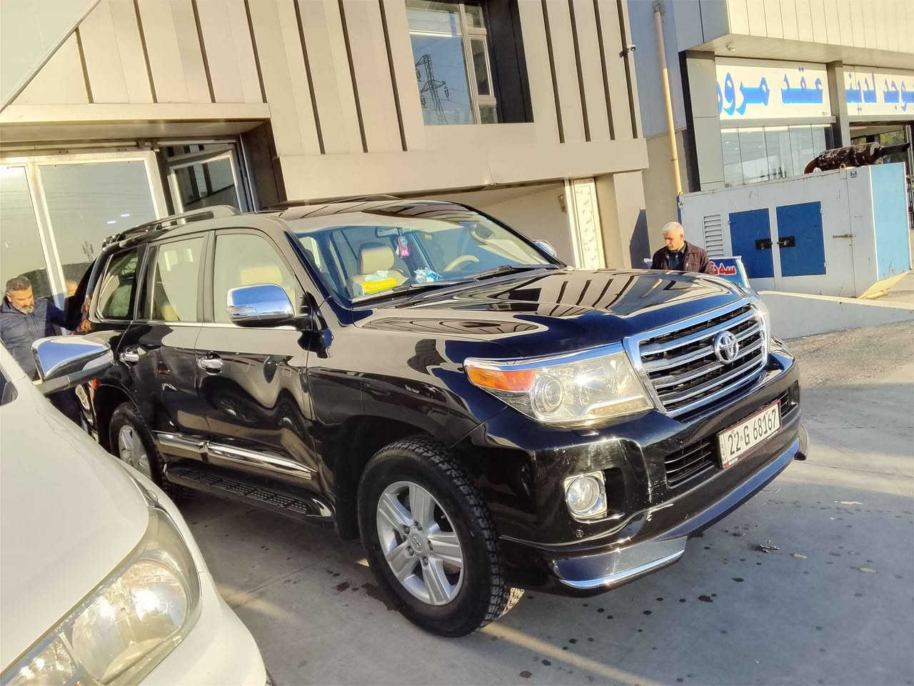 سلام عليكم 
لاند كروز موديل 2013لبيع 
بدون اي ضربة بدون صبغ  
بس بي بارد كد كارت فقط
سيارة ماشية 119كم
مكان خانقين 
رقم موبايل *********** Singapore
