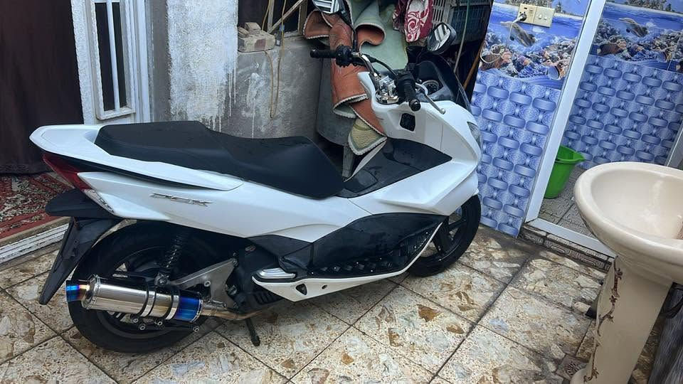 PCX جيل ثاني
ماشيه 13 الف فقط دهن موتل وبانزين سوبر الله شاهد
ع ايدي ماخذها رمبه ومن اخذتها جانت ماشيه 12 ونص
صارلها 45 يوم عندي
كامله ومكفوله كفاله عامه
الدراجه رمبه بالجيس والله
سعرها 19 ونص وبيها مجال قليل 
للعلم ماخذها 21 ورقه اني
مكاني نهاية حي اور ورقمي ***********
