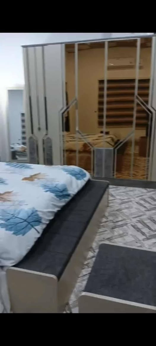 غرفة أخشاب تركي 8 قطع كلش نظيفة استعمال قليل
كنتور ستة بيبان 
جرباية مخزن 4 قطع (جرارات الجوانب مع شازلون)
ميز مراية
كومدي
كرسي
السعر ٨٠٠ و بيها مجال
العنوان الكوفة براكية
‏‪***********‬‏
