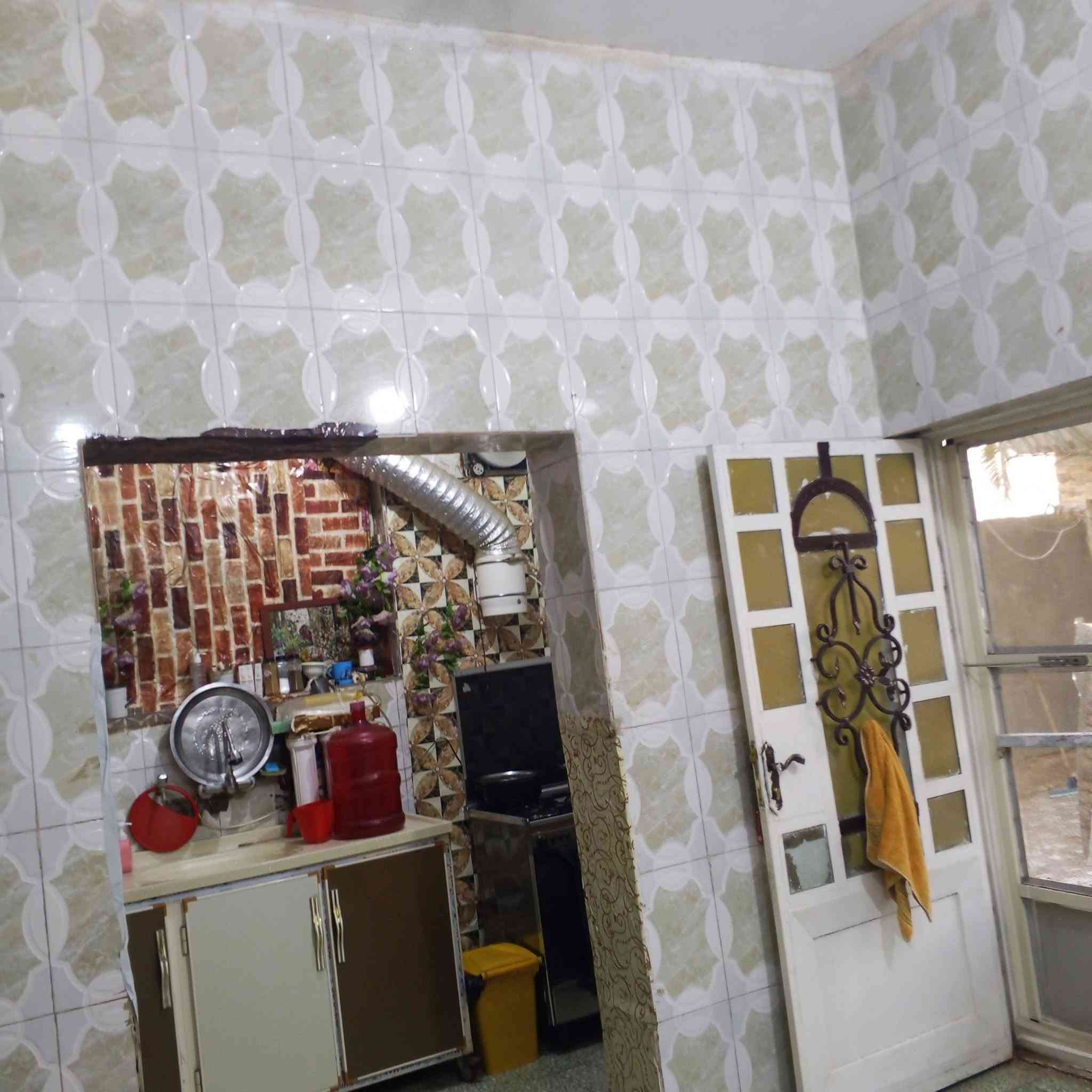 ياالله سلام عليكم بيت للبيع طابو صرف بحي العسكري الغربي مساحه 250 م على شارع 20 م كافت خدمات موجوده بناء طابوق أساس صب اعكاده يتكون من غرفه وصاله واستقبال ومطبخ وتخاريج داخلي وخارجي للأستفسار اكثر *********** حيدر الشيباني عنوان مكتب نهايه شارع العريضه

