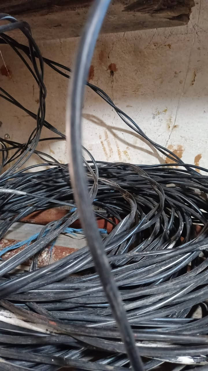 السلام عليكم للبيع المكان سوق الشيوخ قرب مكتب السيد ***********
