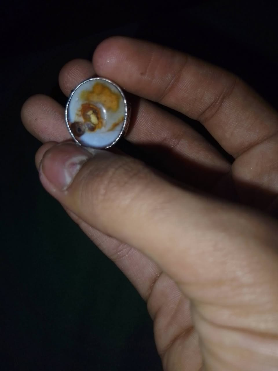 السلام عليكم ورحمه الله وبركاته
توفر القوي محبس بحجر{[ الداوودي]} محبس جميل جدا 
وصياغة يديوية ثقيلة السعر لهذا المحبس 85 الف وبيه مجال لكن رجائاً لحد يكسر بالسعر للتواصل ***********
