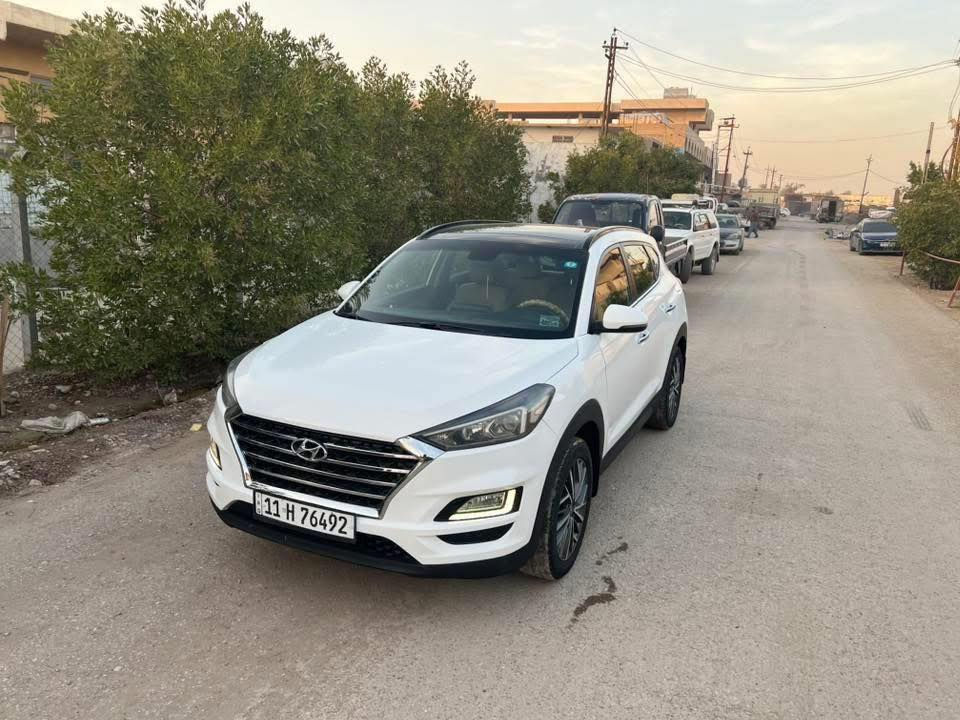 هونداي توسان خليجي 
موديل ٢٠٢٠ الكاصد 
رقم بغداد الماني بسمي 
لون ابيض 
٤ سلندر ٥ راكب 
فوووووول مواصفات ١/١
بصمتين: تشغيل وتقفيل 
بنورمااااا طكتين جام 
بردات خلفية اصلية 
كشنات جلد اصلي لونين 
كشنات ٢ كهرباء 
تشغيل عن بعد 
شاحن وايرلس 
شاشة كبيرة اندرويد 
كامرة دوارة اصلية 
مري شفط مع القفل 
حساس امامي وخلفي 
نظام ايكو درايف 
تحكم استيرن فول 
حاكية : ابلوتوث: اوكس 
شاشة اعطال بلدشبول 
كيجات السرعة زئبقية 
جي : بي: اس: خرائط طرق 
اريل اسود طيارة
هند بريك برجل 
تبريد ابيانو لمس 
تبريد قطعتين ثلج 
لد امامي وخلفي 
لايت زنون اصلي 
اضواء ترحيب بليدات 
علامة سورنتو بلدوسة 
يدات نيكل اصلي 
اشاير بلمري 
٥ ويل كب ١٩
تخم تاير جديد لك 
ماشية ٦٠ الف اصلي 
كير ومكينة وصدر وحدادية وتبريد كفالة عامة
بدون ضربة وتبديل واشخوط وبارد وصبغ عدى اشوية صبغ براس البنيد مال شخط بدون فتح ودواخل 
الرقم الدولي الجديد // هزة جديدة // سنوية جديدة 
سيارة جديدة مال بيت بية تراي مال زيرو 
السعر ١٨٨$ 
***********
