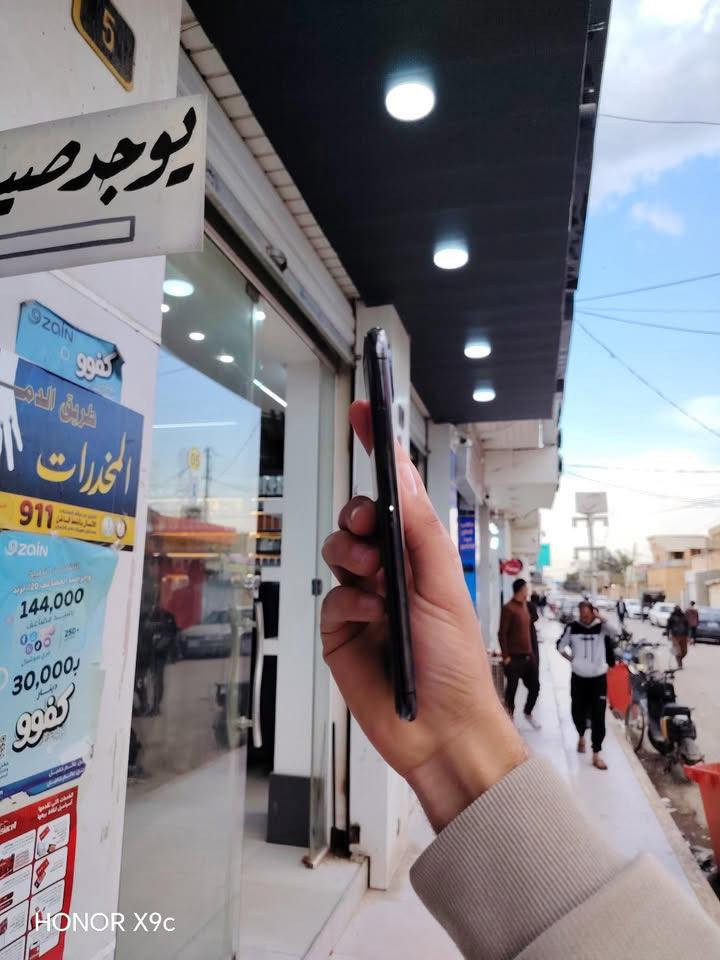 بعد السلام …
موبايل بمواصفات راقية نظافة فول شخط مابيه 
جهاز مكفول كله بلادي  شرط تاخذه حاسبة بس البطارية مبدلة
التخزين:٥١٢
البطارية :١٠٠
اللون : اسود 
السعر:٢٧٥
وبيه مجال بسيط 
اذا ماتشتري لاتكسر بالسعر فدوة اروحلك 
للتواصل ع حسابي او الاتصال ع هذا الرقم :***********
