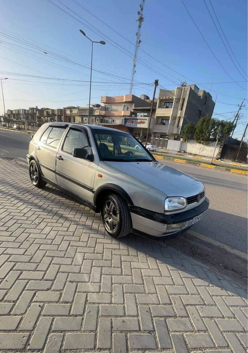 للبيع موديل 1993 
محرك 1800 دوش كير عادي 5 نمر
تبريد شغال دواخل نظيفة
تايرات نظيفة 
جام امامي كهرباء و خلفي يدوي
4 ويل كب 4 دسك
سيارة نظيفة
بيها لاستيك ولف فقط و بعض الملاحظات البسيطة
السعر 44 وبيها مجال قليل
العنوان بغداد / الغزالية 
*********** بغداد, العراق
