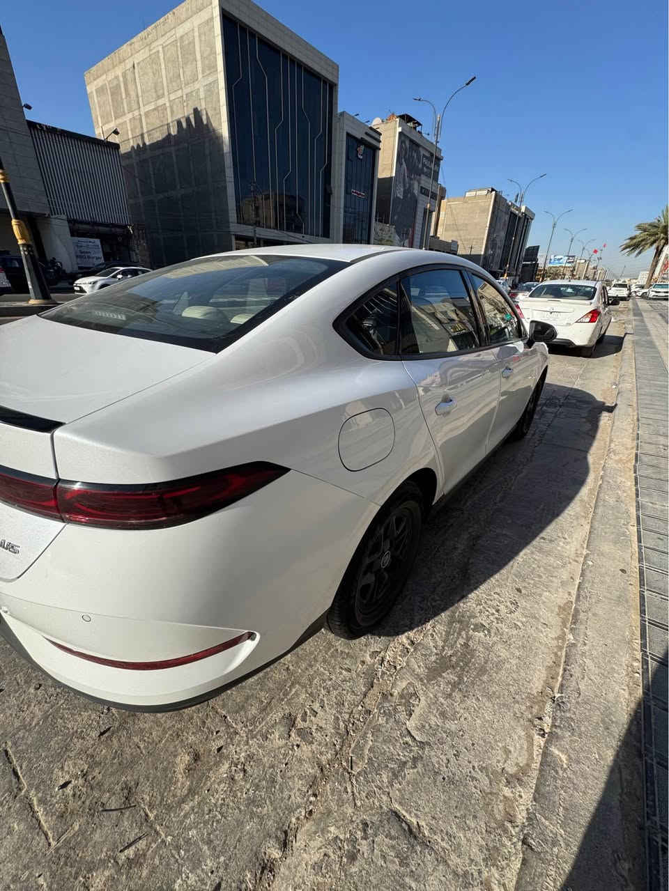السلام عليكم كن بلاص BYD 2025 رقم بغداد باسمي ماشية 6الاف الكلي شاحنة وكرت وبصمة مواصفاته معروفه مصروف عليها السيارة مغلفة الارضية مال سيارة وكاعيات وياها واضائة داخليه يم الرجلين مبرمجه ومعربة ومنزللها هواي برامج البنيد والدعاميات الاماميه والخلفية مغلفات فابلون سيارة جاهزه من كلشي بيها ملاحظة بسيطة رصعه صغيرة بلباب الخلفية الايمن سعر ١٩٥٠٠ وبيها مجال مكان السيارة بغداد السيدية *********** بغداد, العراق
