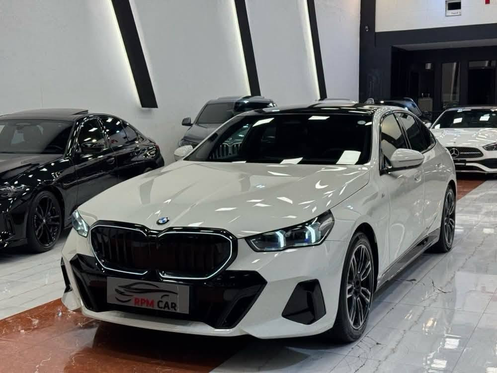 🚘 BMW 520i M-PACKAGE 2024 ✨ 
🔥 Engine: V4 2.0L Turbo
🔹 ژمارە هەولێر 
🔹 55 هەزار کم روشتووە
🔹 Clean Title 💎 // بێ بویاغ
🔹 دەعامی بۆ دەعامی بە شەرت 💯
🔹 وارد خەلیجی وەکالە العروش

⭐ Full Options

داخل احمر بلادي ❤️ 
✅ 360° Camera
✅ حەساس
✅ رادار
✅ شەغال
✅ داتاشۆ
✅ سلاید (Sunroof)
✅ HARMAN KARDON Sound System 🎵

💰 نرخ: 525 وەرقە و مجال 

📍 شوێن: هەولێر

📞 ***********
📞 ***********

━━━━━━━━━━━━━━━━━━

🚘 BMW 520i M-PACKAGE 2024 ✨
🔥 Engine: V4 2.0L Turbo
🔹 رقم اربیل جاهز 
🔹 ماشي 55 ألف کم 
🔹 Clean Title 💎 // بدون صبغ
🔹 دعامي بدعامي شرط 💯
🔹 وارد خلیجي وکالە العروش

⭐ Full Options

داخل احمر بیلادي ❤️
✅ كاميرا 360°
✅ حساسات
✅ رادار
✅ شغال
✅ داتاشو
✅ فتحة سقف (سلاید)
✅ نظام صوتي HARMAN KARDON 🎵

💰 السعر: 525 ورقة بي مجال 

📍 الموقع: أربيل

📞 ***********
📞 *********** أربيل, العراق
