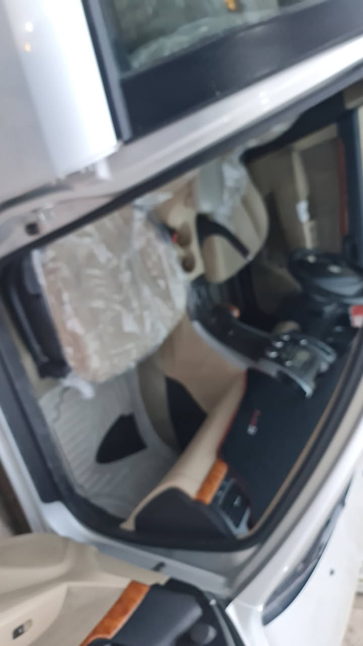 سلام عليكم سوناتا موديل ٢٠٠٩ رقم بغداد الجديد خليجي بيهة صبغ قليل سيارة مكفولة من الحادث فول فتحة تحكم داخل عسلي  وأي استفسار اني حاضر 
السعر ١٢٠ $ وبيهة مجال 
***********
