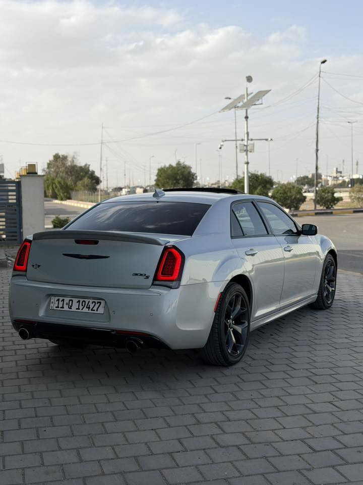 السلام عليكم
للبيع كرايسلر 300s 
موديل 2023 اصل 
محرك 3600 V6
فول مواصفات 1/1 اعلى فئة
بچم عريض SRT  
12 حساس امامي خلفي
رادار امامي
بردة خلفية 
بنوراما 
تدفئة تبريد كلاصات 
لايت زنون اوتو داينمك عدسة متحركة
گيچ 260 / K كيلو
كشنات حضن جلد كامل + تدفئة تبريد
تدفئة ستيرن 
كشنات الخلفية تدفئة
مري قلاب + تعتيم ذاتي كامل
سبايدر خلفي  SRT 
ويل كب نجمة حجم 20
اشاير بلمري
دمام خلفي 
السيارة فول للاخير كل المواصفات بيهة 
رقم بغداد بأسمي ماشية 34 الف كيلو 
السيارة بدون صبغ بدون تبديل بارد بنيد وجاملغ  وبيهة سونار
السعر ٢٦٨ ورقة 
***********
مكاني بغداد
