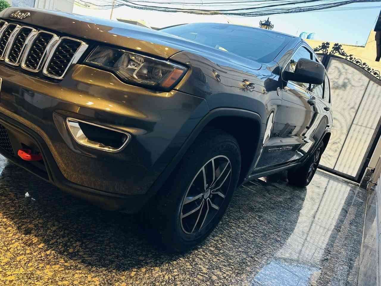 السلام عليكم جيب اريدو  موديل 2017 السيارة كلين تايتل بدون حادث  بلعراق  صار بيهه طخه بسيطه كصه 
البنيد وخشم الچاملغ   صور قبل الصبغ موجوده  بدون دواخل بدون بدون ايرباك  
رقم بغداد مميز السيارة شادلها قبل اسبوع صدر ب٧٠٠ الف وتخم تاير جاهزة من كل النواحي موصفات كشنات كهرباء بصمة شاشة كبيرة كامرة خلفية حساسات وباقي المواصفات  كشنات تتدفه تبريد المعروفة كير مكينة خير من الله السعر ١٨٨ وبيها مجال حك الجية المكان بغداد  قرب كراج المشتل 
رقمي ***********
