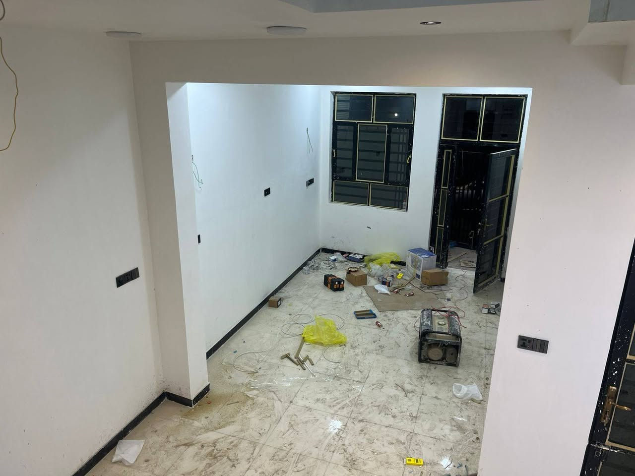 🏠 / #مشتمل للبيع مساحة 100م 
بناء حديث درجه اولى

الطابق الاول  / مطبخ . أستقبال. هول . غرفه . مجمع صحيات.

الطابق الثاني/غرفة.وكلدور 

🌎 #الموقع/ حله//الاساتذه الثانيه خلف شون العشائر 

للأستفسار اكثر  مراجعة المكتب

***********

#عنوان المكتب ع شارع 80 مقابيل محطة اضواء الحله.
