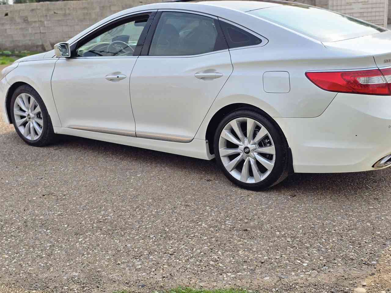 رقم سليمانيه تحويل ثاني يوم
محرك 6/3000 
ماشية 200 الف حقيقي 
بنوراما +تحكم ستيرن 
تبريد قطعتين 
بردة خلفية كهربائيه بلاد 
كشنات كهربائيه جلد 
سياره بيه منضومة غاز انسه الصرف 
السياره ستخدام شخصي كلشي مناقصه 
محرك كير تبريد صدر أمامي خلفي بشرط 
السياره عليه أدامه كامله 
السونار داخل المنشور 
مكاني ديالى المقدادية 
السعر المطلوب 138 
***********
