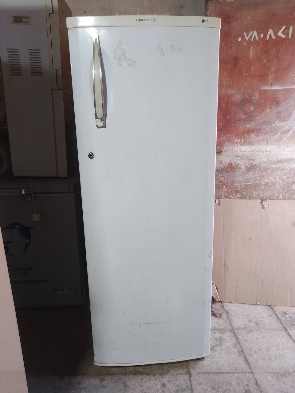 السلام عليكم ثلاجة ومجمدة للبيع للإستفسار الإتصال على الرقم ***********
