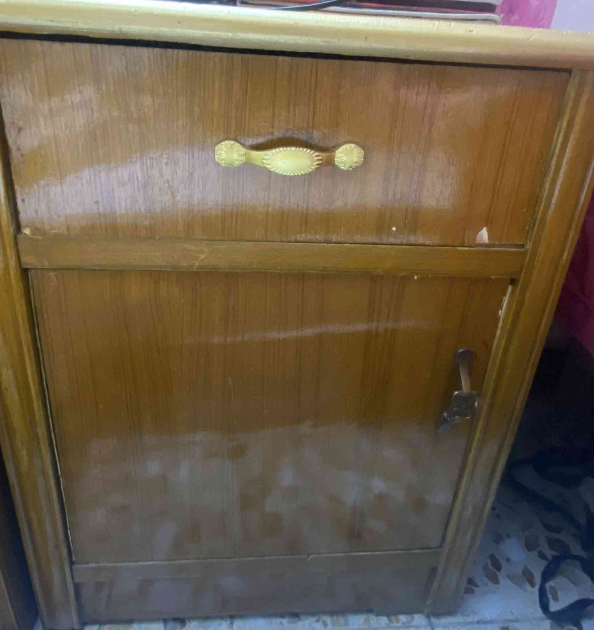 جرباية مع ميوزه صغار 
وميز تواليت ابو المرايه السعر١٥٠ 🤍نضيفات ولبيع لغرض المكان الصغير


**إذا كنت صاحب هذا الإعلان وتريد حذفه لأي سبب، رجاءا أرسل رسالة إلى الدعم الفني**